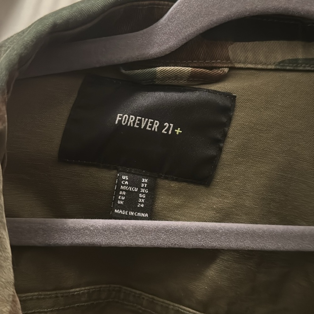 Cropped camo jacket 💚 - Picture 2 of 3